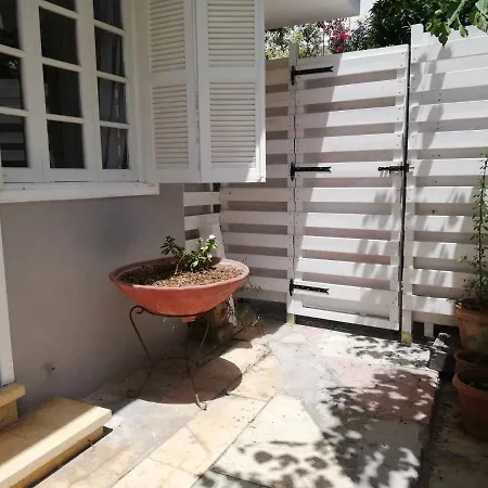 Sparrows Nest * ラルナカ