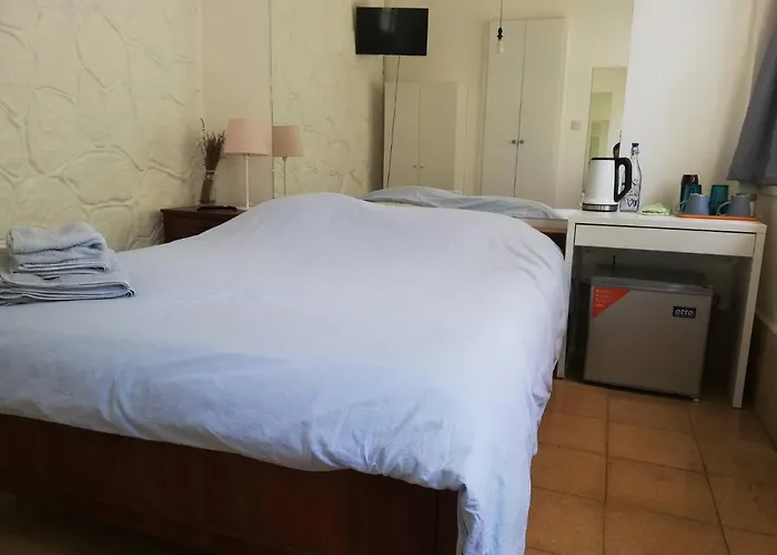 Sparrows Nest Ларнака