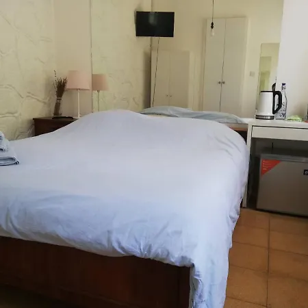 Sparrows Nest Larnaca